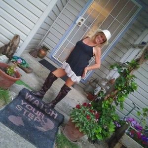 Meet your Posher, Lena